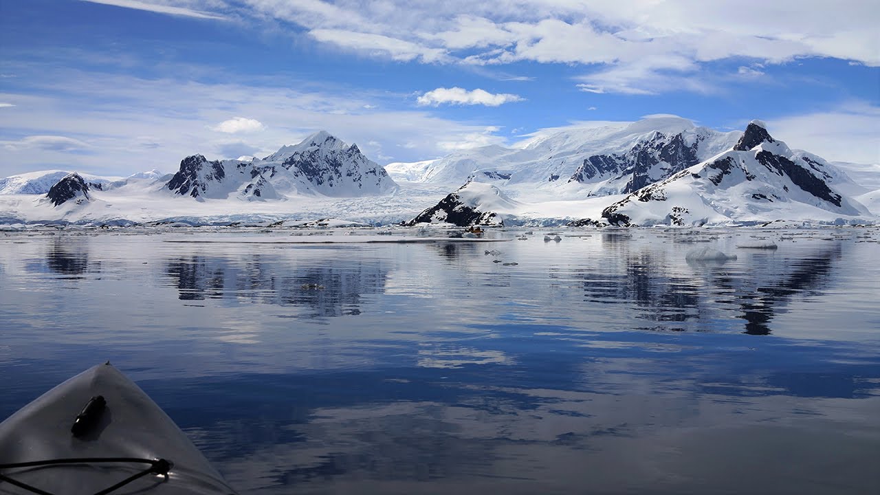 Kayaking in Antarctica - Red Karawana