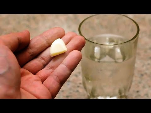 Here's Why You Should Start Your Day With Raw Garlic And Water
