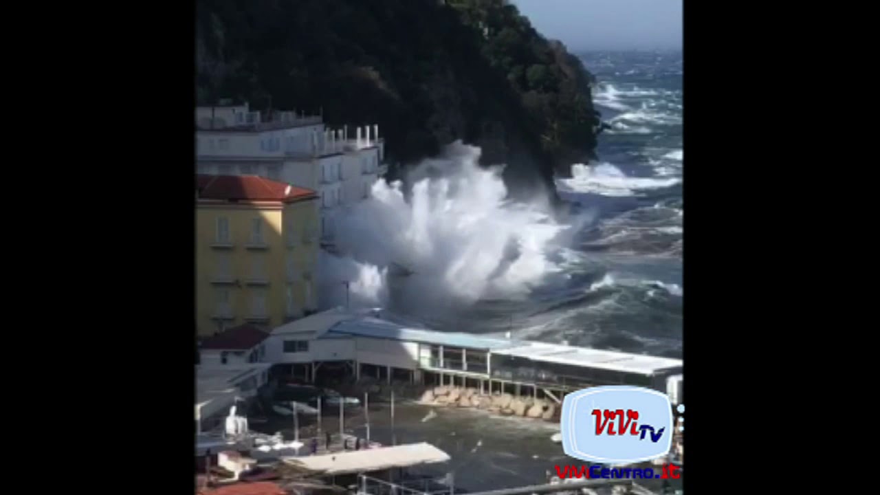 Forti Mareggiate Marina Grande Sorrento 230219