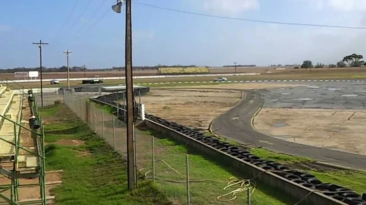 VZ SS Mallala Track Day pass by