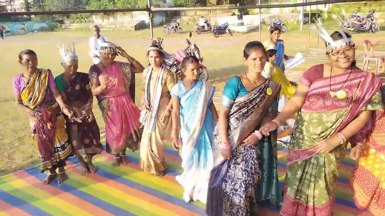 କନ୍ଧମାଳ ଜିଲ୍ଲା ଟିକାବାଲି  ଠାରେ ବିର୍ସା ମୁଣ୍ଡା ଙ୍କ ଜନ୍ମ ଜୟନ୍ତୀ ଅବସରରେ  ଆଦିବାସୀ ମାଁ ମାନେ ନାଚିଲେ .....