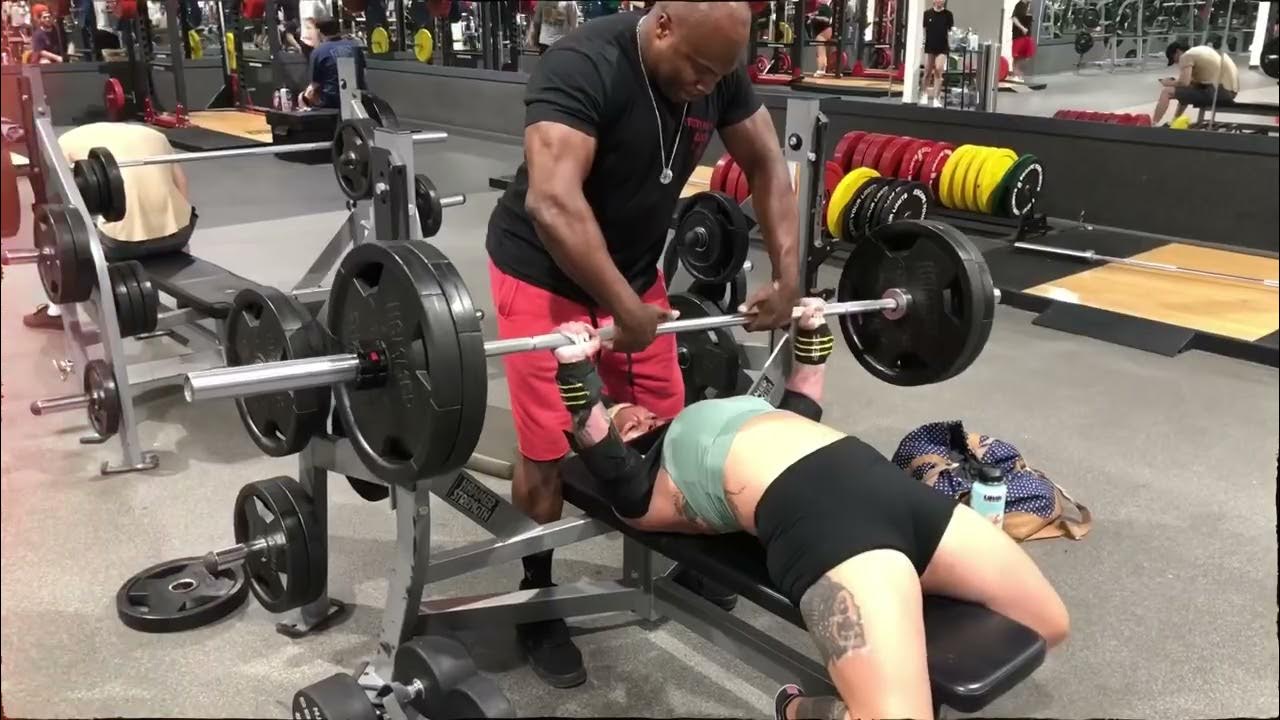 🥇 Strong Woman Bench Presses 225LBS at Raw Strength Training and Physical Fitness Gym in Phoenix