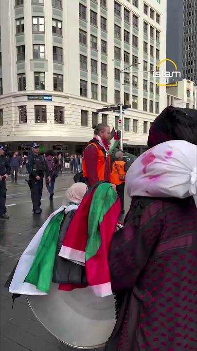 Little hijabi girl leads pro-Palestine march
