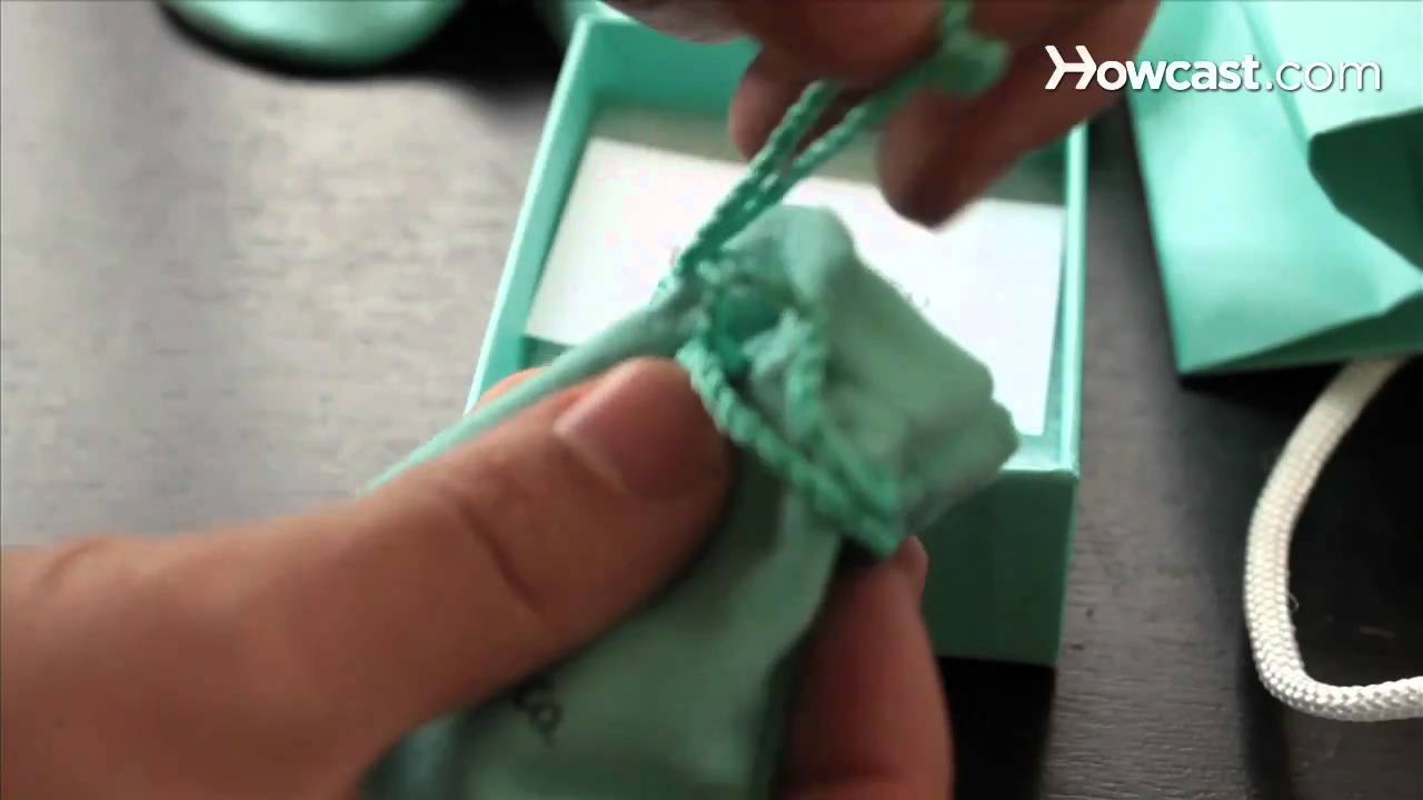 How To Pick A Gift For Your Female Best Friend You