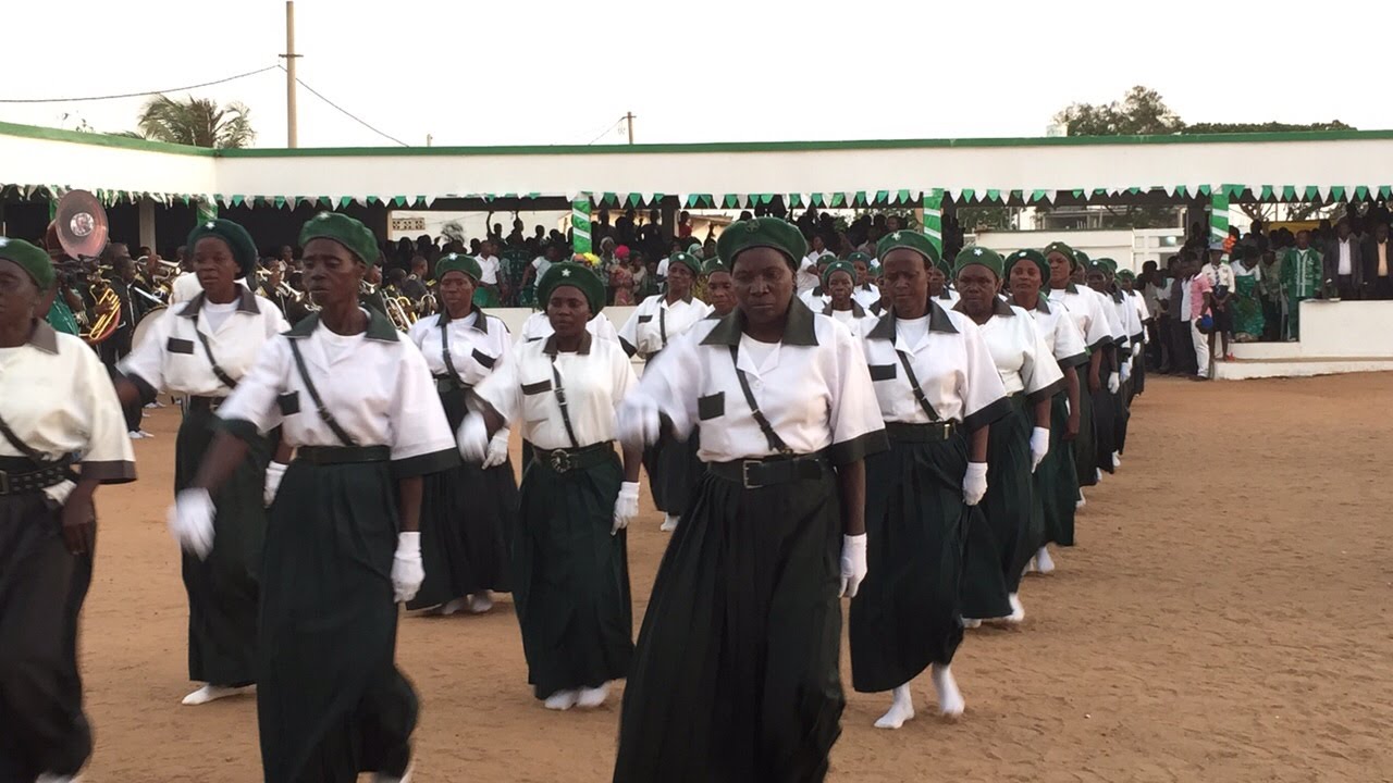 EN DIRECT DE LUANDA LE 21 NOV 2014 DEFILE LIVE PAPA PAUL KISOLOKELE