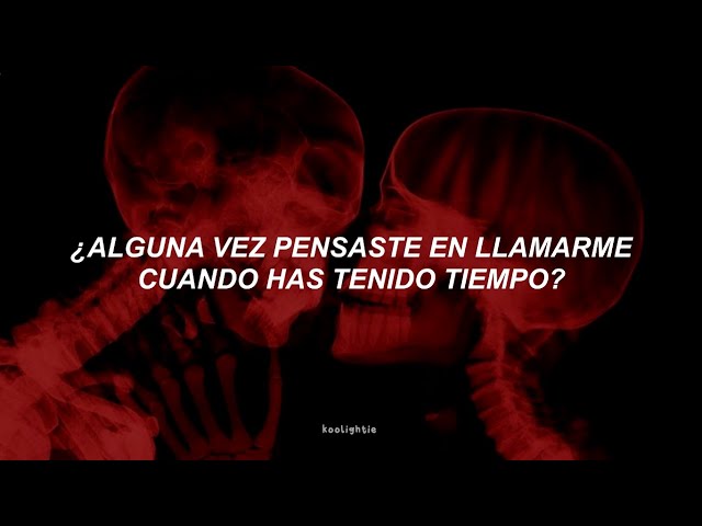 Arctic Monkeys - Do I Wanna Know? // Sub. Español class=