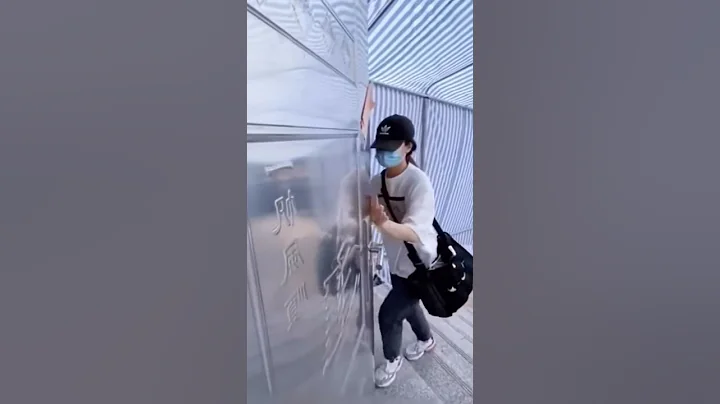 原版視頻來了， 遭惡意拍攝，拍裙底那個角 - 天天要聞