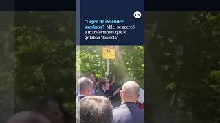 Milei se acercó a manifestantes que le gritaban “fascista” y les dijo: "Dejen de defender asesinos”