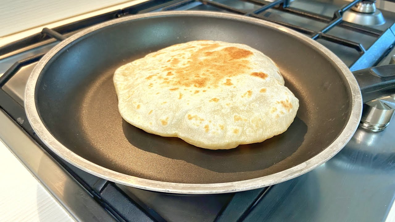 ONLY WATER, FLOUR, OIL. READY IN 10 MINUTES. FAST AND EASY RECIPES. BREAD  IN A PAN. PITA 