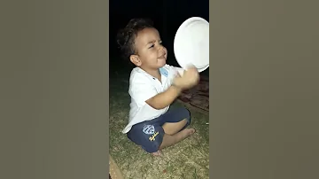 عجائب اطفال العراق طفل عراقي يمدح مدوحة الليلة عندكم عيد 