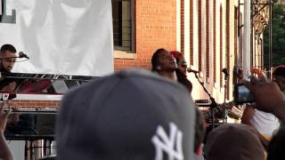 Video-Miniaturansicht von „Q-Tip and Black Thought - Bonita Applebaum & Electric Relaxation (HD) 2011 Brooklyn Hip-Hop Festival“