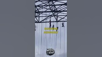 Workers Dangel In The Air After Scaffolding Collapses!