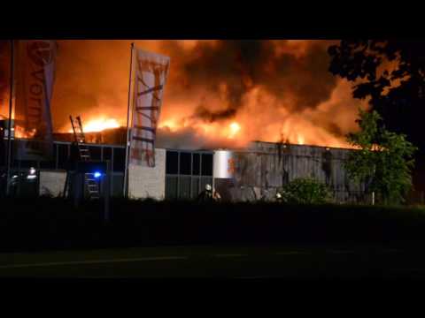 Eigenaar Goof Visser van loods Fazantendreef is vol lof over het werk van de brandweer