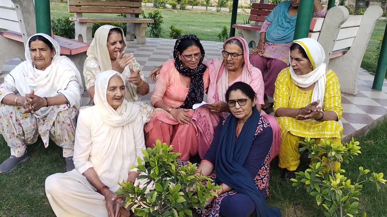 सत्संग में ढोंग। पढ़ी लिखी भारत की नारी मतना दाग लगावो हे आगे लब्ज़ बोलिए मतना 👌👌🙏🙏।