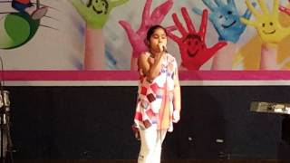 Riya singing Aao tumhe chand pe