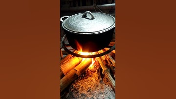 nấu cơm bằng bếp củi