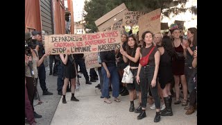 Des féministes perturbent l'arrivée des spectateurs devant le Silo avant le récital de Depardieu