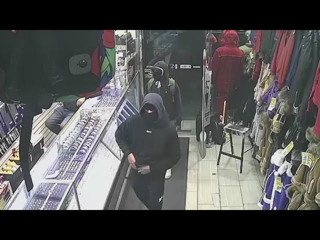 Men Steal 100k Worth Of Jewelry During Armed Robbery In The Bronx Nypd