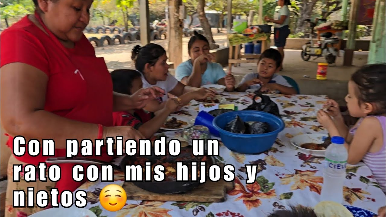 conviviendo con mi familia y compartiendo un plato de comida con ellos 🍛😊