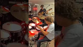 Drums & Bass live in session - improvised funk fusion grooves (2)