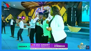 Download Lagu SEBENE LAPIGWA LIVE KANISANI, WAUMINI WAJIACHIA KWA SHANGWE