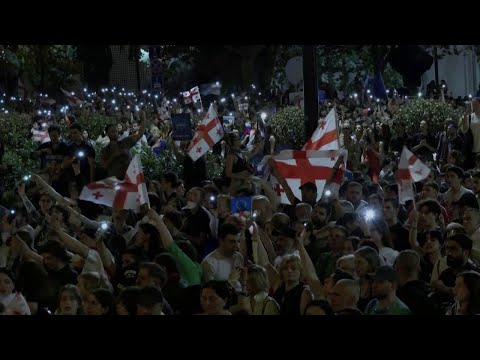 Georgia: dopo gli scontri, in migliaia tornano in piazza a Tbilisi contro il governo filorusso