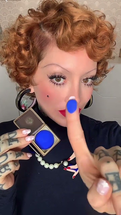1920’s Blue Eyeshadow