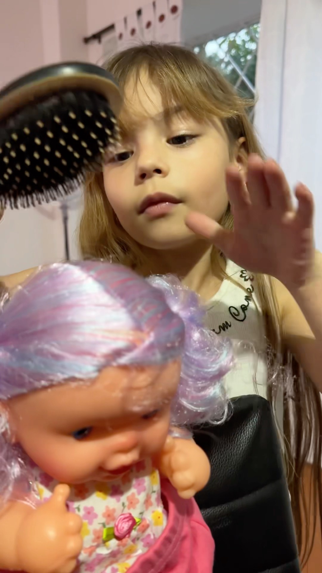 Peinando las muñecas #humor #cosasdefamilia #comedia #cosasdecasa #comedy #cosasdemamas #shortviral