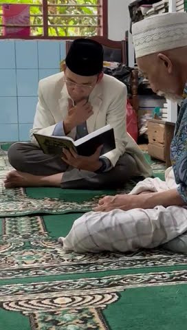 TGB SOROGAN KITAB DI HADAPAN ABUYA MUHTADI CIDAHU BANTEN