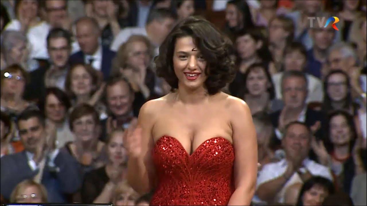 Khatia Buniatishvili - Liszt/Horowitz: Hungarian Rhapsody no. 2 (ENCORE)