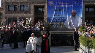 Le pape semble tendre la main vers la Chine pendant sa visite en Mongolie