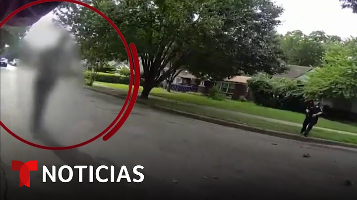 Un policía de Dallas es atacado por un hombre armado con dos cuchillos | Noticias Telemundo