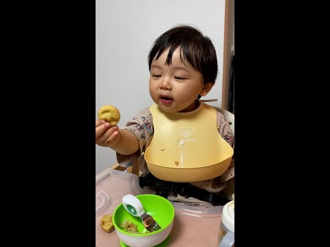 アンパンマン大好きな1歳がはじめてアンパンマンポテトを食べた結果/Baby eating Anpanman-shaped potato