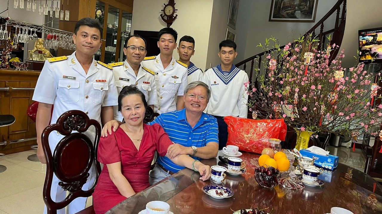 NGHĨA TÌNH NHŨNG NGƯỜI LÍNH TÀU 11