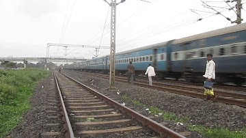 Indian Railways: SRC WAP4 Superfast Gitanjali Express burns the track at Ghoti