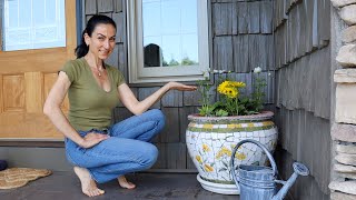 Two Least Expensive Things in South Carolina | Planting Flowers in My New Planter | Heghineh