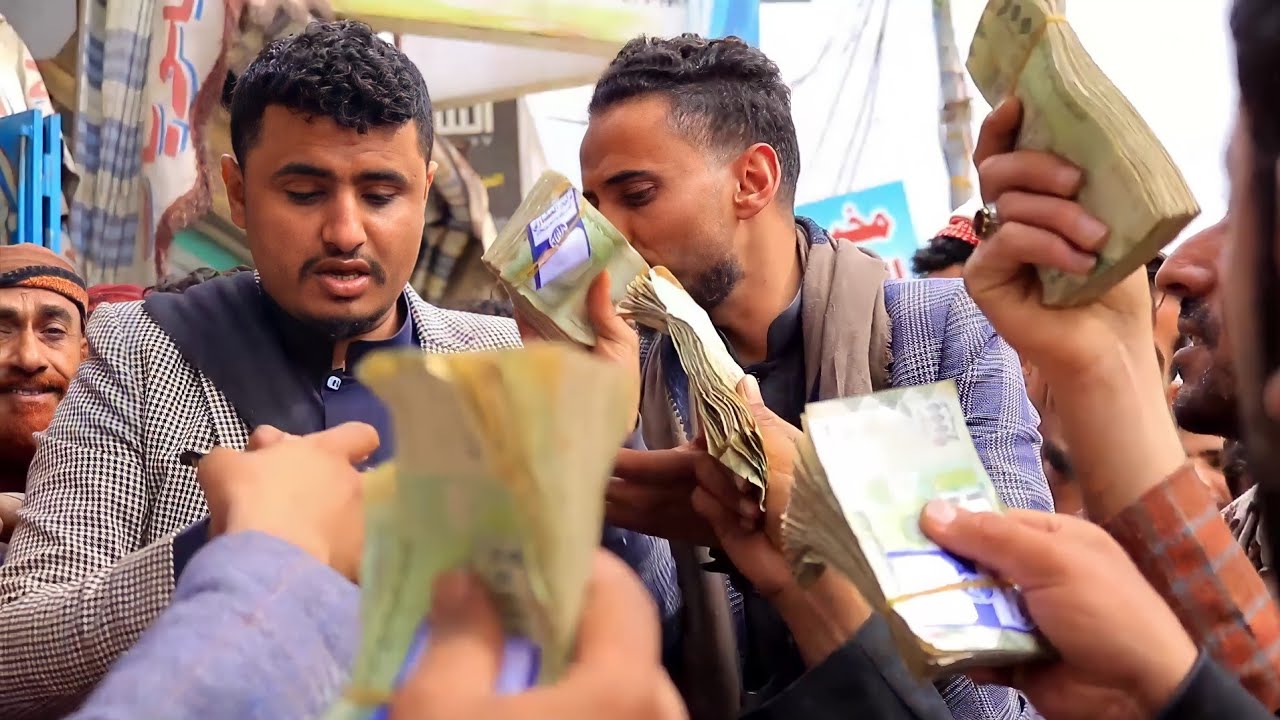 😱بعد طردته زوجته من البيت 