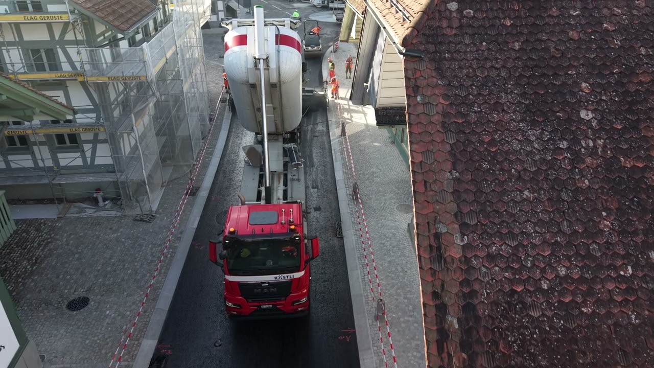 2025-07-18 Einbau Deckbelag auf Neuengasse und Bärenplatz