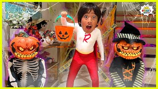 halloween trick or treat challenge with ryans world