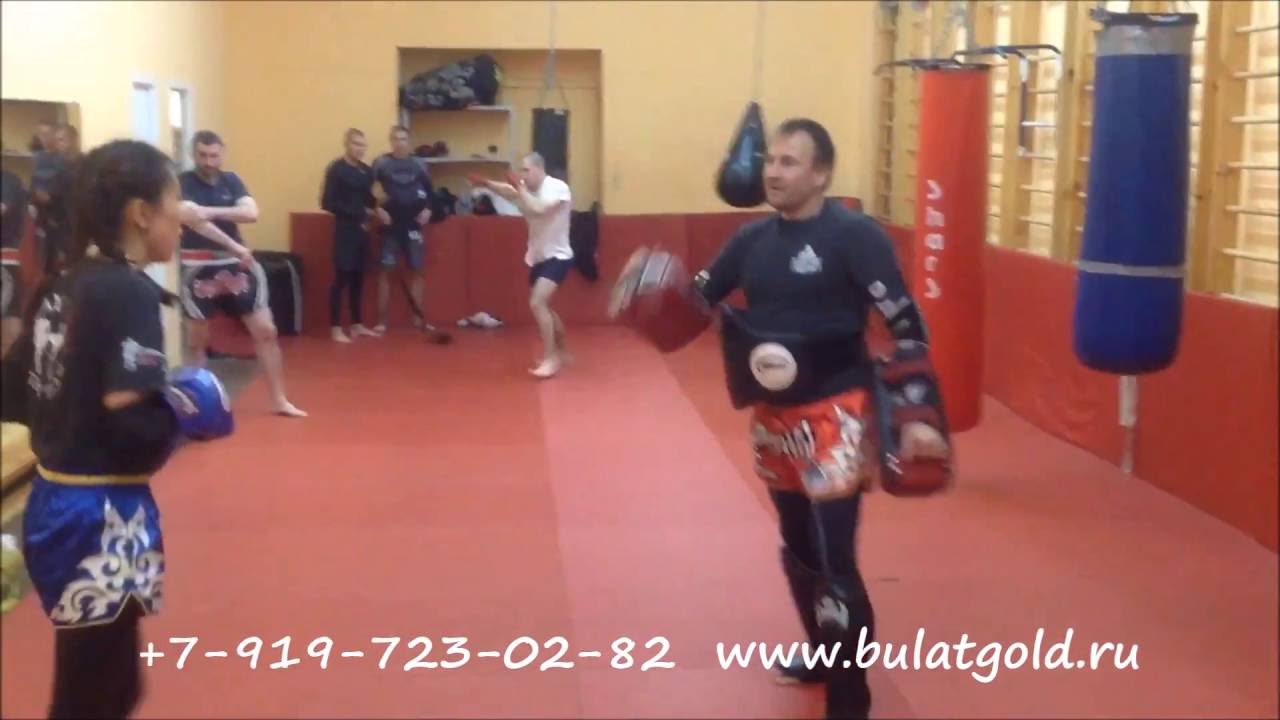 Тайский бокс и кикбоксинг для девушек в Москве - YouTube