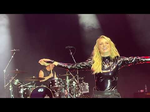 Melissa Naschenweng -  Ich steh auf Berbauernbubn Zugabe