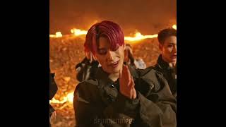 Just him.. wrecking my heart in all different ways!!! 😭😭😭👍 #ateez #atiny #san #choisan #hottie