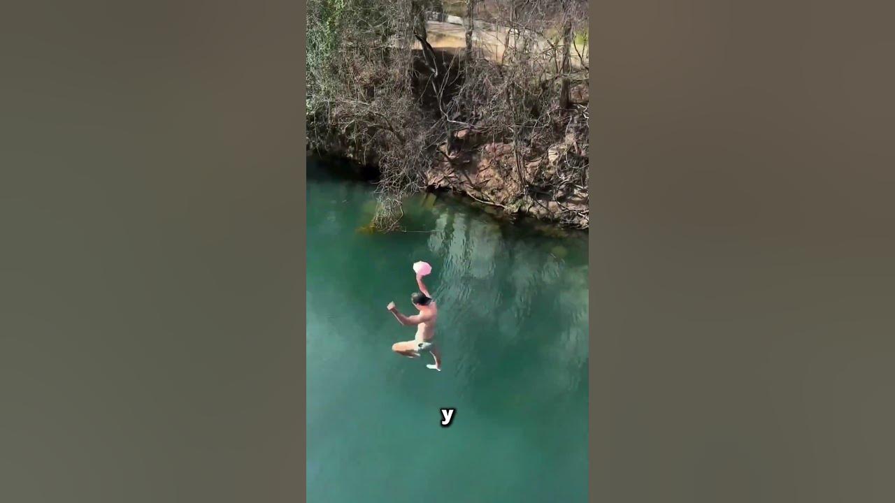 Voló Por El Aire Con Un Paraguas 🤯
