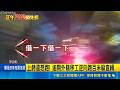 外籍男遭上銬仍開溜 民眾"神助攻"警逮人 神助攻! 熱血路人出借機車 助警逮逃逸外籍男｜記者 胡芷瑄｜三立新聞LIVE