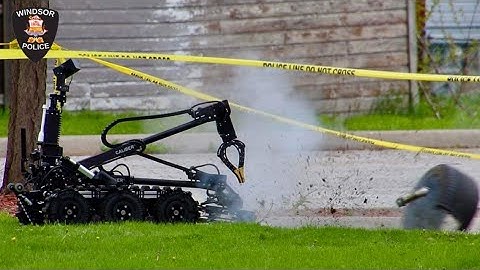 Explosion: Bomb Squad Robot Going To Work - Windsor Police, E.D.U. - Tecumseh Rd East & Ellrose Ave