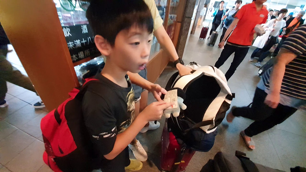 高鐵台中站好好逛｜買了40元的星野銅鑼燒