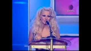 Desislava receive Nov Folk Award 2005 and sings Kazvash, che me obichash Resimi