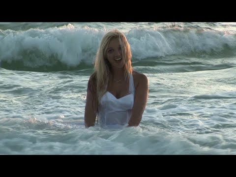 Christina Model on seaside [5K]