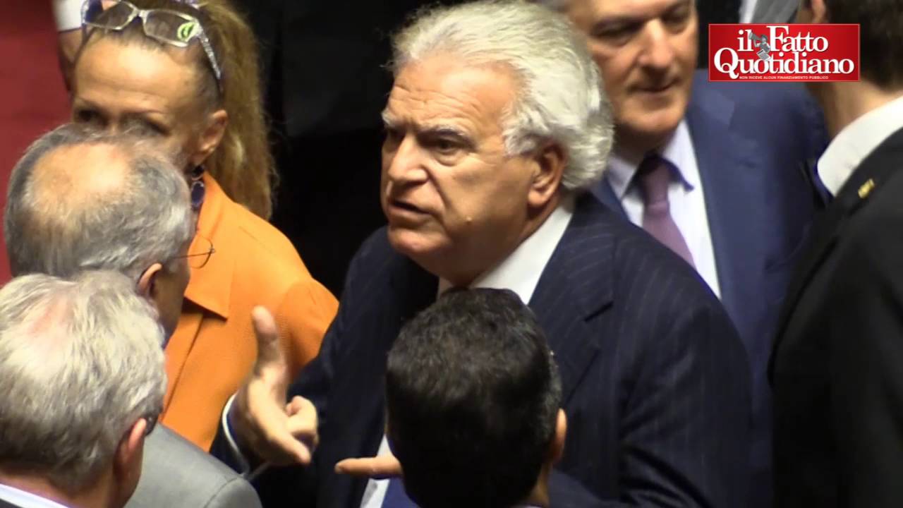 Senato, Verdini vota con il Governo e sfiora la rissa con il leghista Consiglio