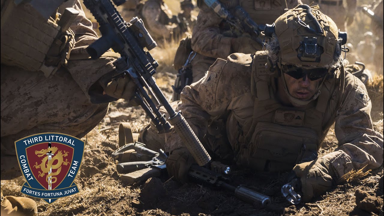 Морские пехотинцы США с боевыми вертолетами Hunter Killer проводят атаки взвода на Гавайях (англи...